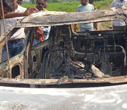 तळेगाव दशासर येथील बिल्डिंग मटेरियल पुरवठादाराची कार भस्मसात